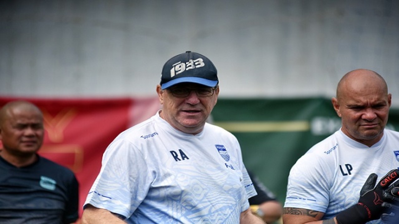 Pelatih Persib, Robert Alberts