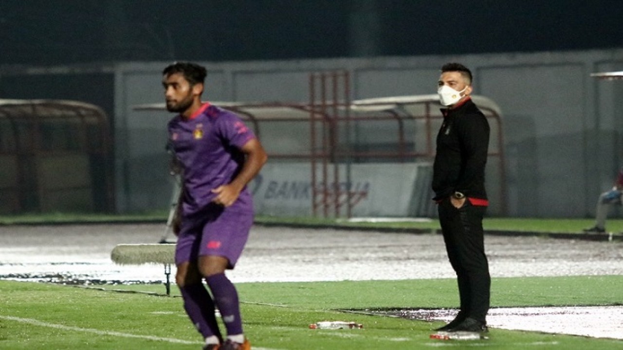 Pelatih Persik Kediri, Javier Roca