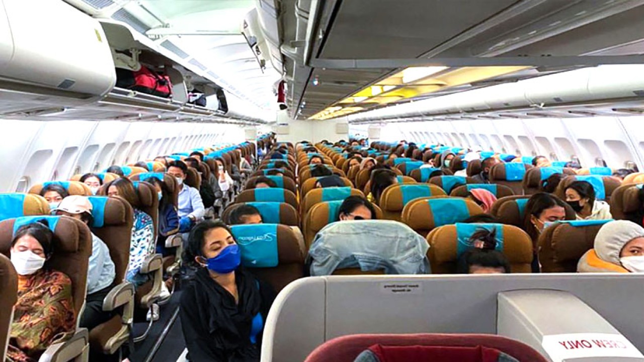 Penumpang pesawat semasa pandemi. (Net)