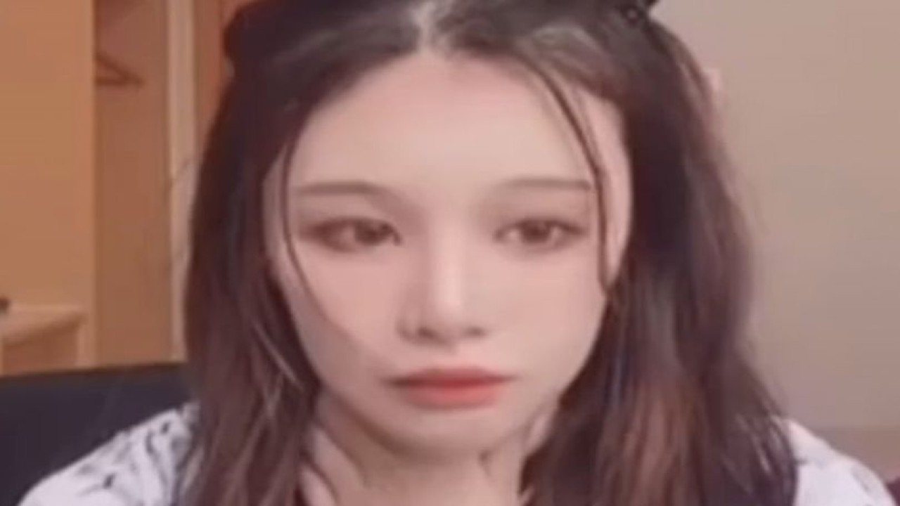 Influencer cantik menjalani tradisi pernikahan hantu dengan meminum pestisida. (AsiaWire)