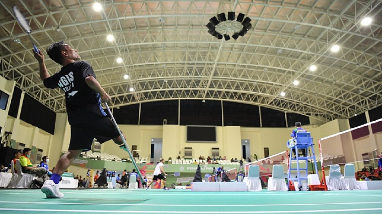 Pertandingan bulutangkis Papernas Papua 2021