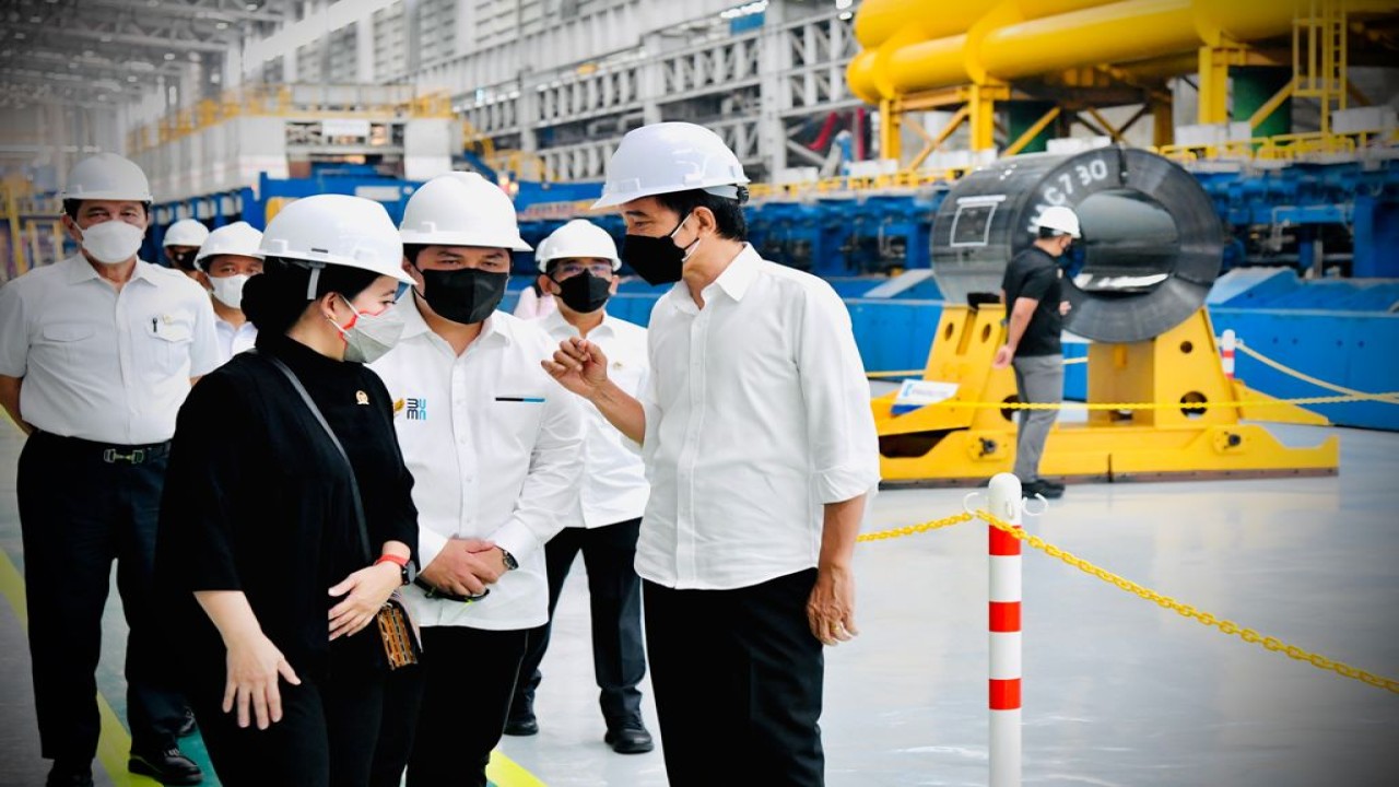 Ketua DPR RI Puan Maharani bersama Presiden Jokowi dan jajaran menteri.