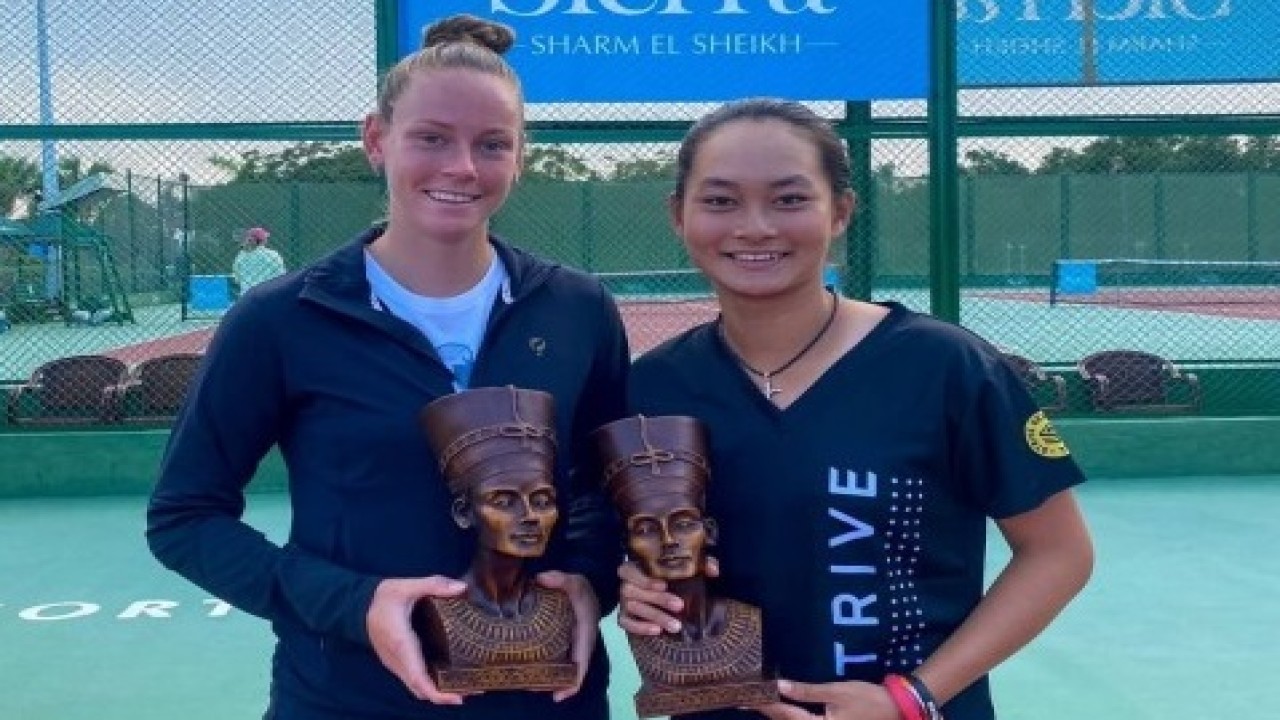 Stephanie Judith Visscher bersama Priska Madelyn