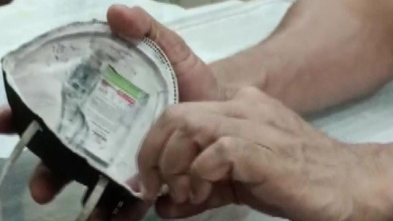 Ditemukan masker yang dilengkapi perangkat elektronik di ujian tes polisi. (India Times)