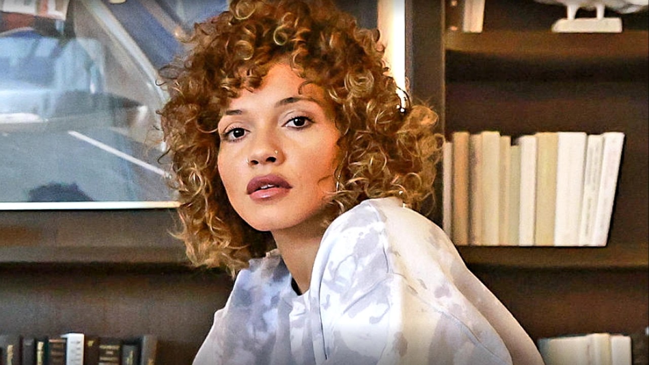 Vokalis Brass Against, Sophia (net)