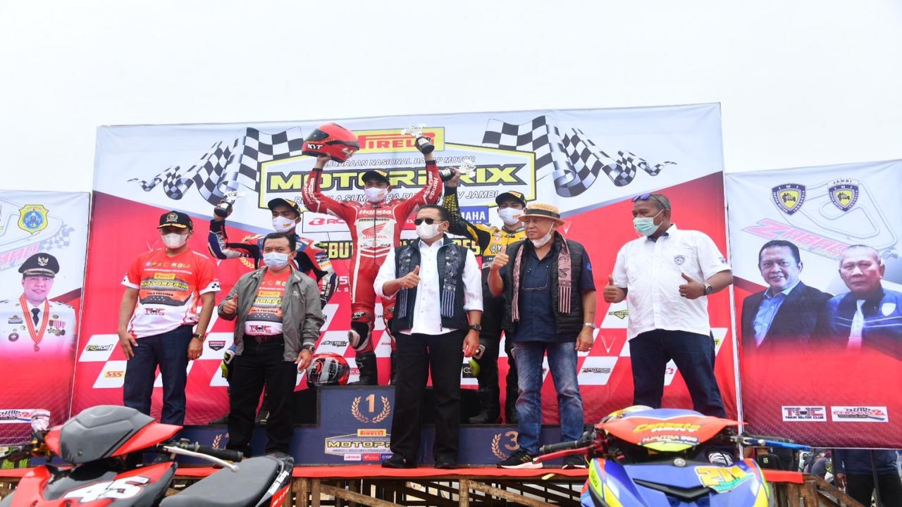 Bamsoet bersama Tinton Soeprapto.