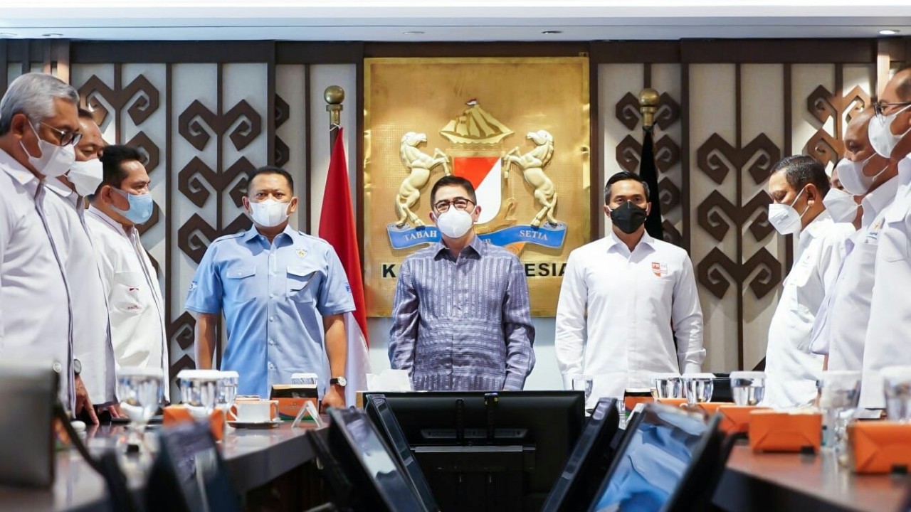 Penandatanganan kerja sama IMI-KADIN.