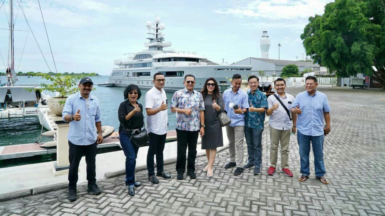 Bamsoet saat meninjau Pelabuhan Benoa.