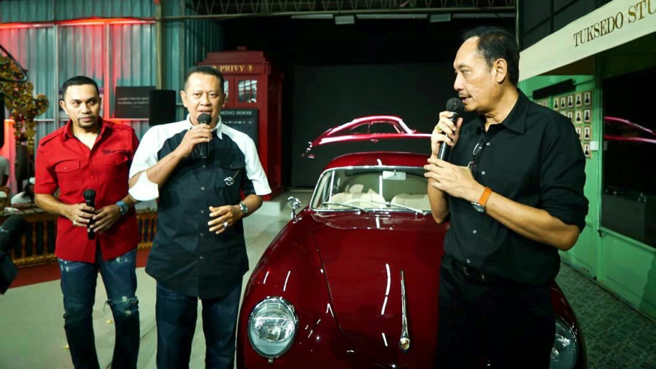 Bamsoet di Tuksedo Studio Bali.