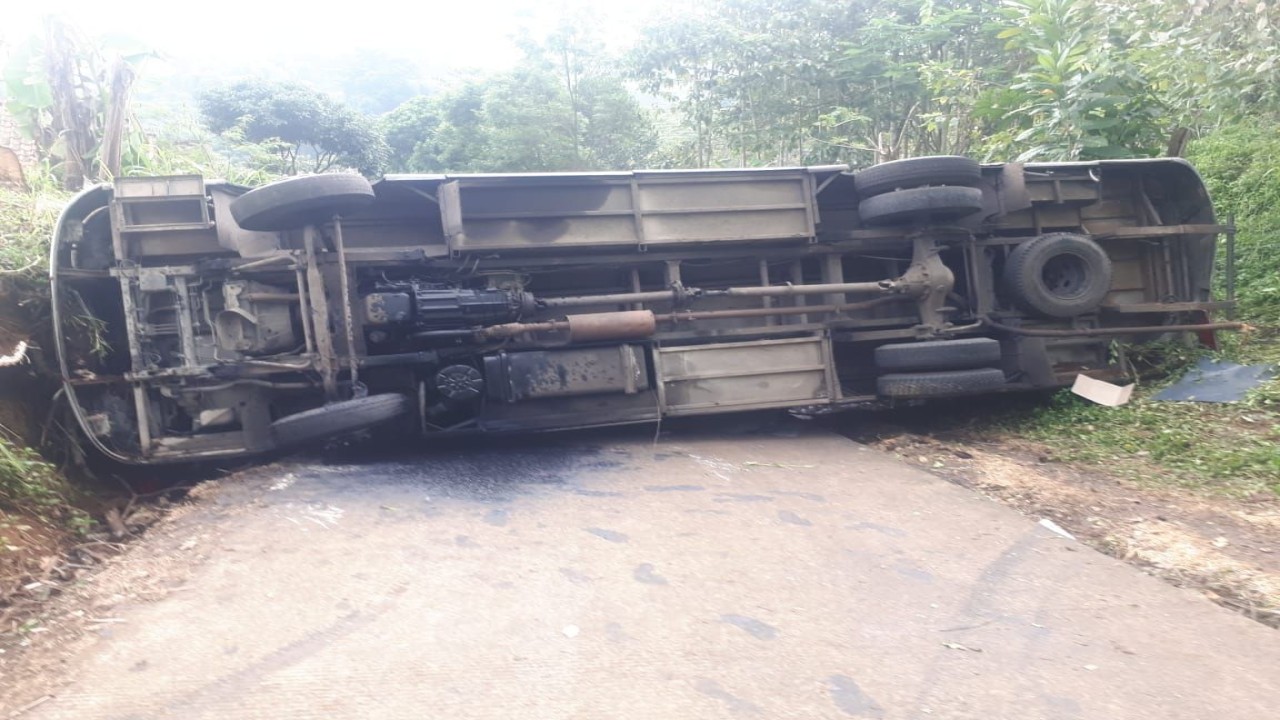Bus pariwisata terguling di Ciwidey, Kabupeten Bandung karena tidak kuat menanjak/ist