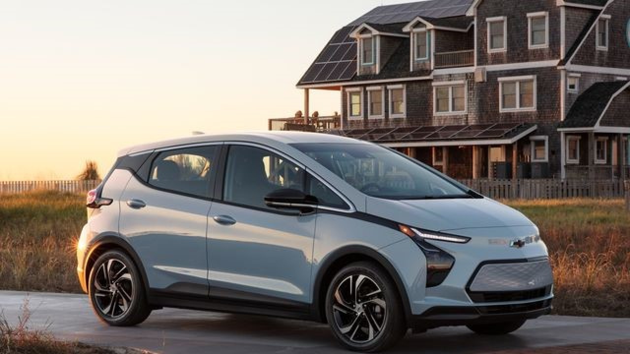 Mobil listrik Chevrolet Bolt. (Car and Criver)