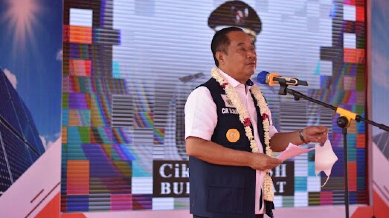 Bupati Lahat Cik Ujang.