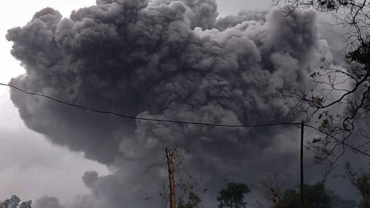 Gunung Semeru Meletus (Medcom.id)