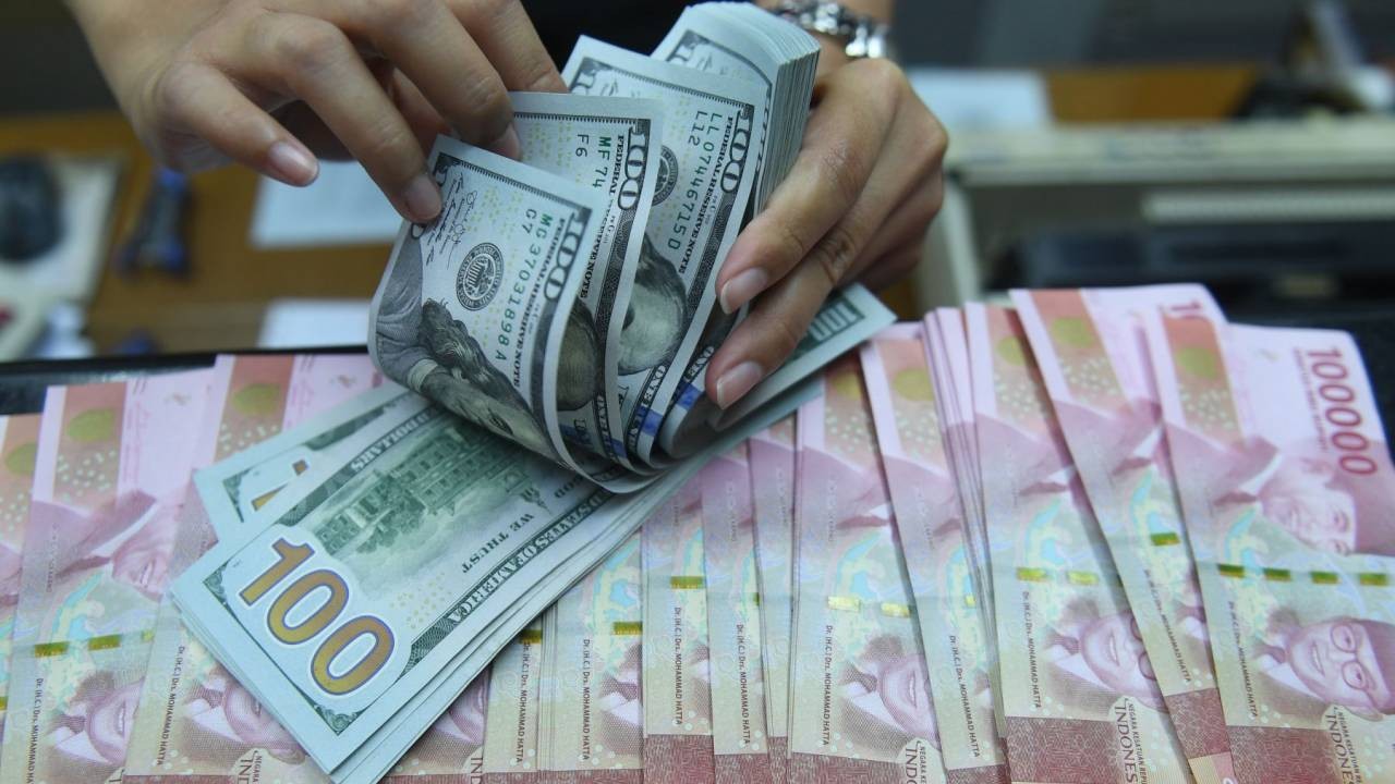 Ilustrasi mata uang rupiah dan dolar AS/ist