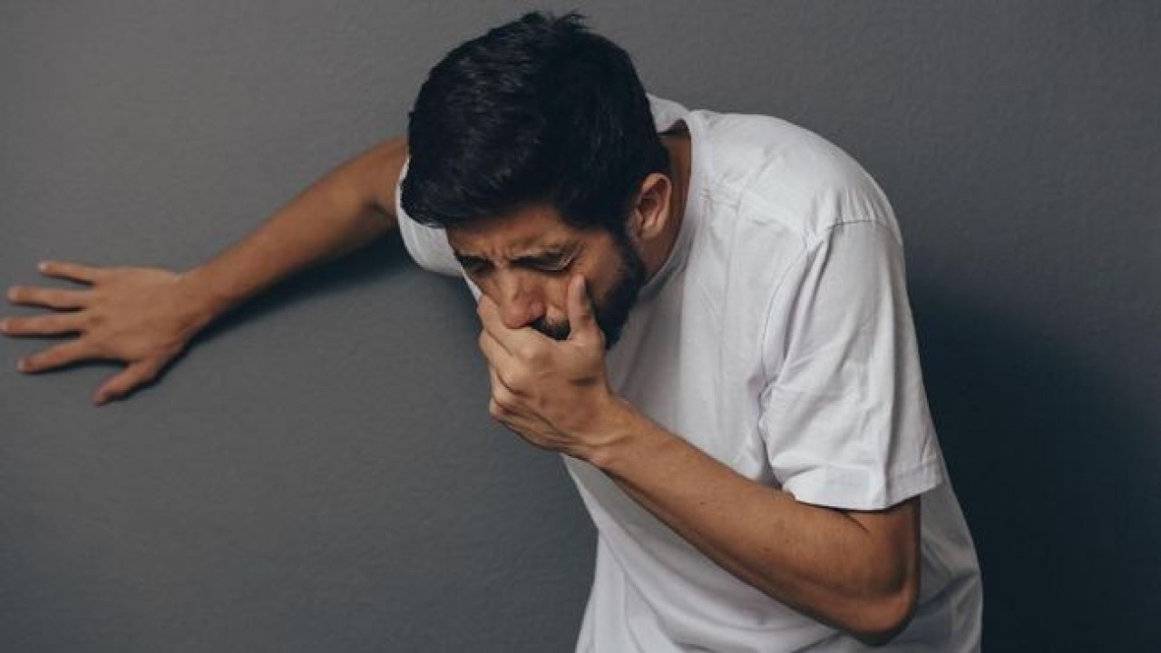 Ilustrasi orang keracunan makanan/ist