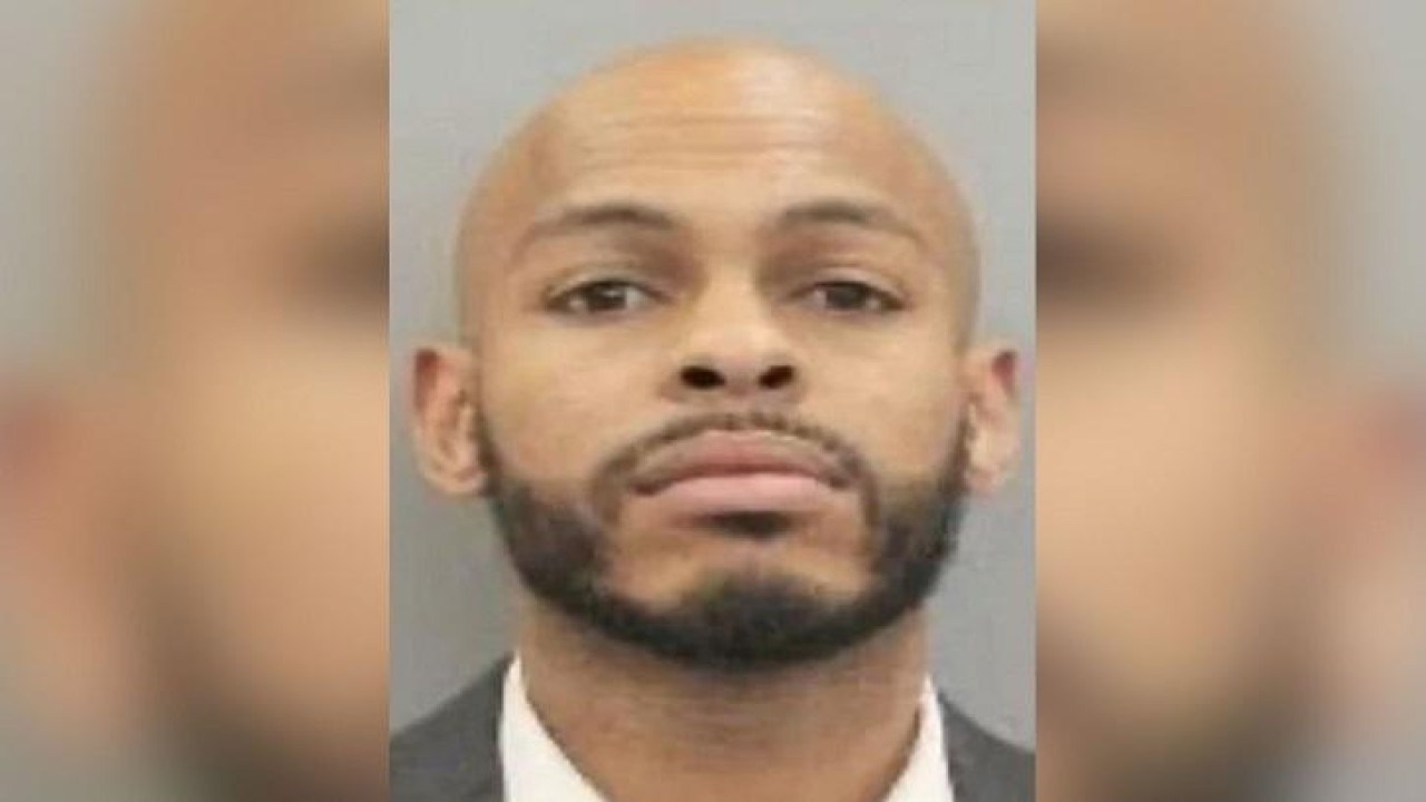 Lee Price ll menggunakan dana bantuan Covid-19 untuk beli Lamborghini. (India Times)