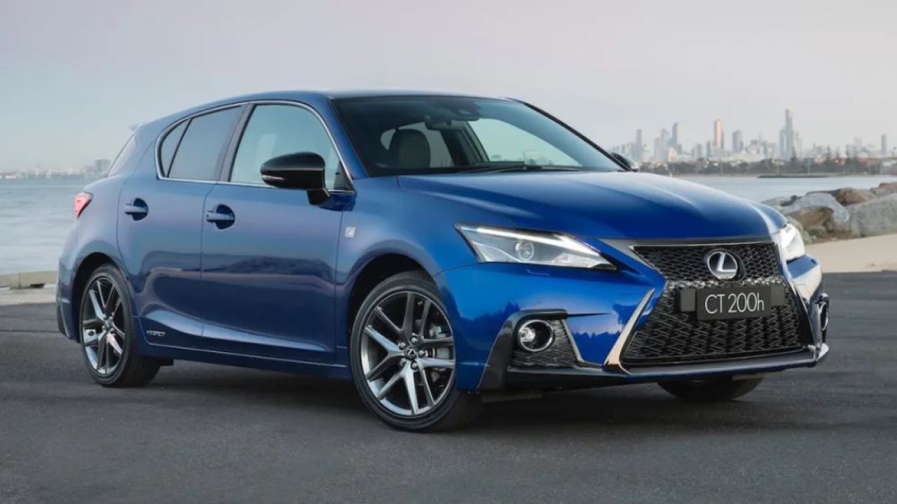 Lexus CT200h 2020. (Drive)