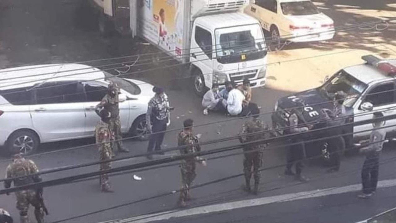 Militer Myanmar sebut pengunjuk rasa yang tewas adalah penghasut kekerasan. (Twitter @EithinzarMM)