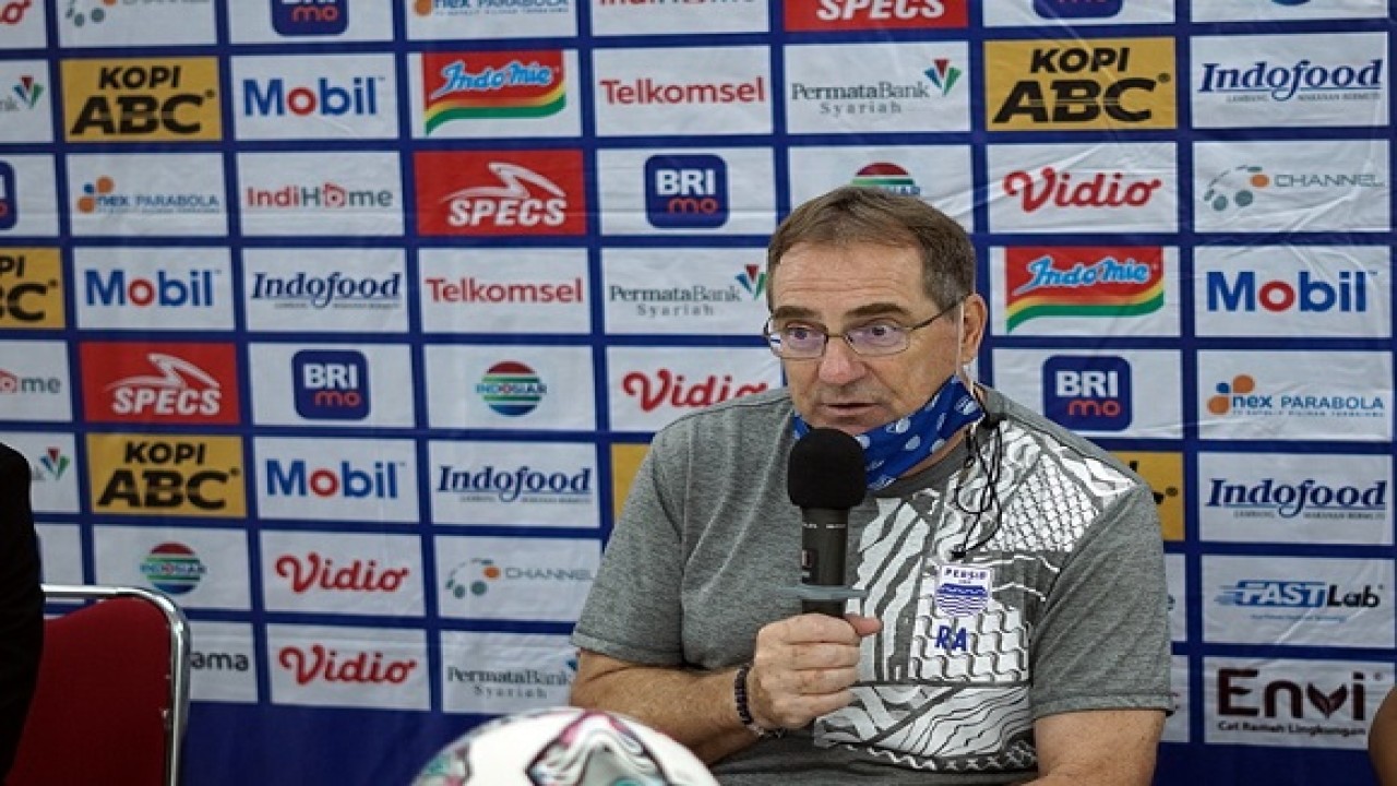 Pelatih Persib, Robert Alberts