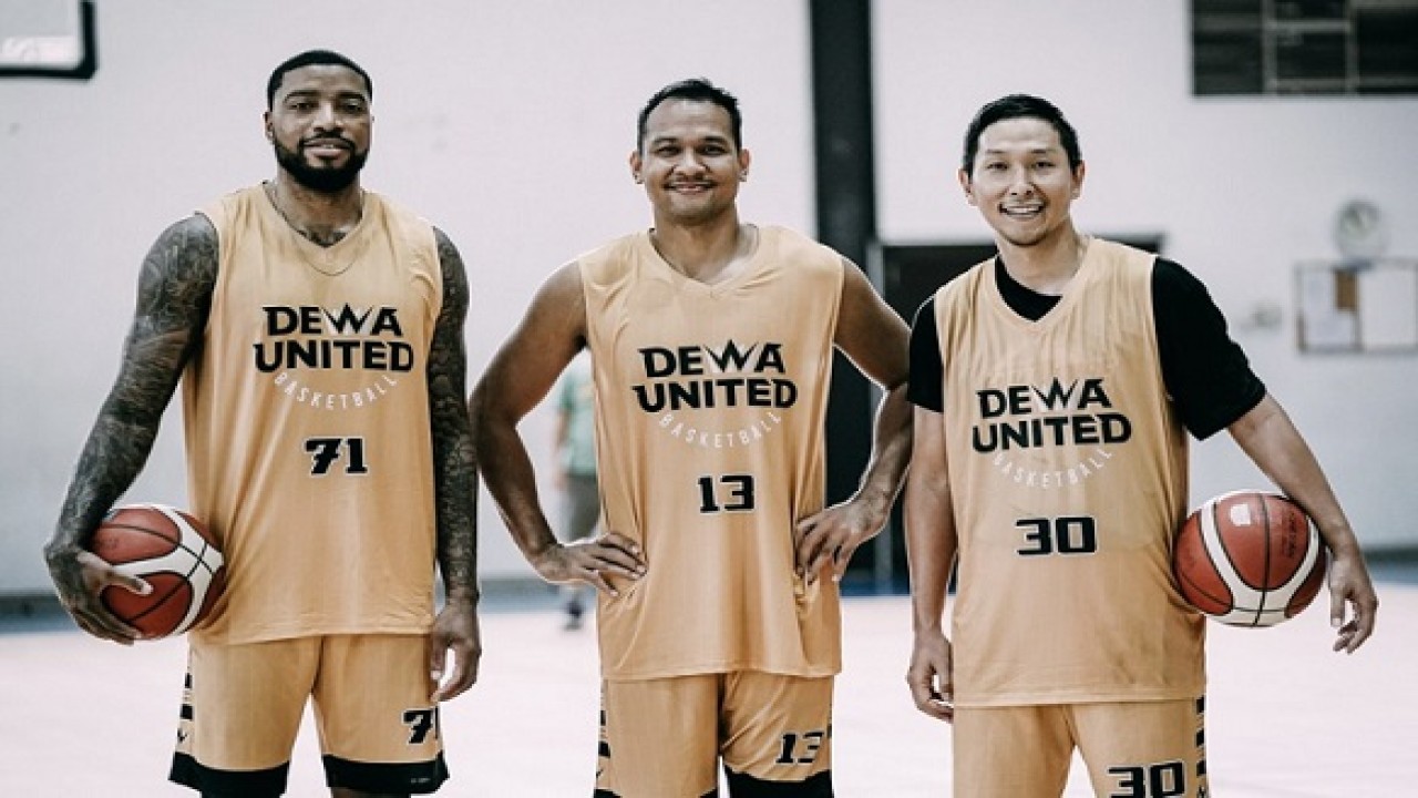 Pemain Dewa United Surabaya