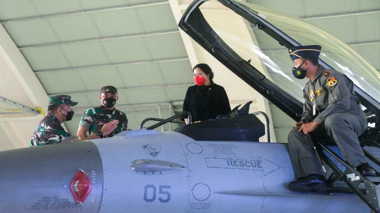 Ketua DPR RI Puan Maharani saat mengunjungi Lanud Iswahjudi.