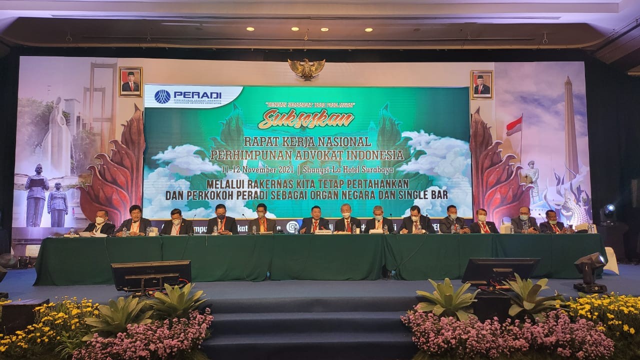 Rakernas Peradi di Surabaya.