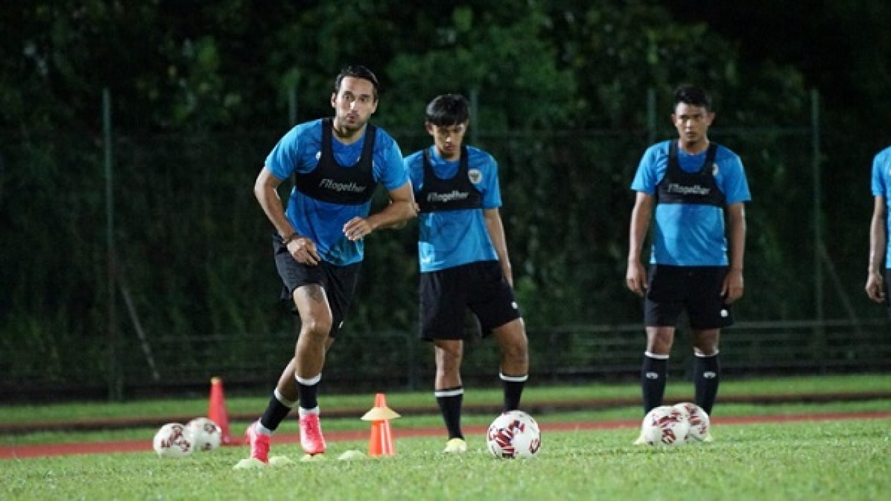 Striker timnas Indonesia, Ezra Walian