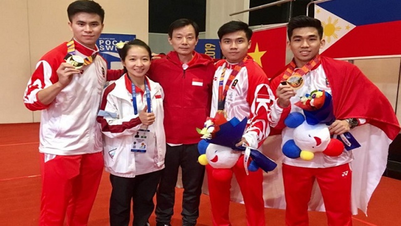 Susyana bersama atlet wushu Indonesia