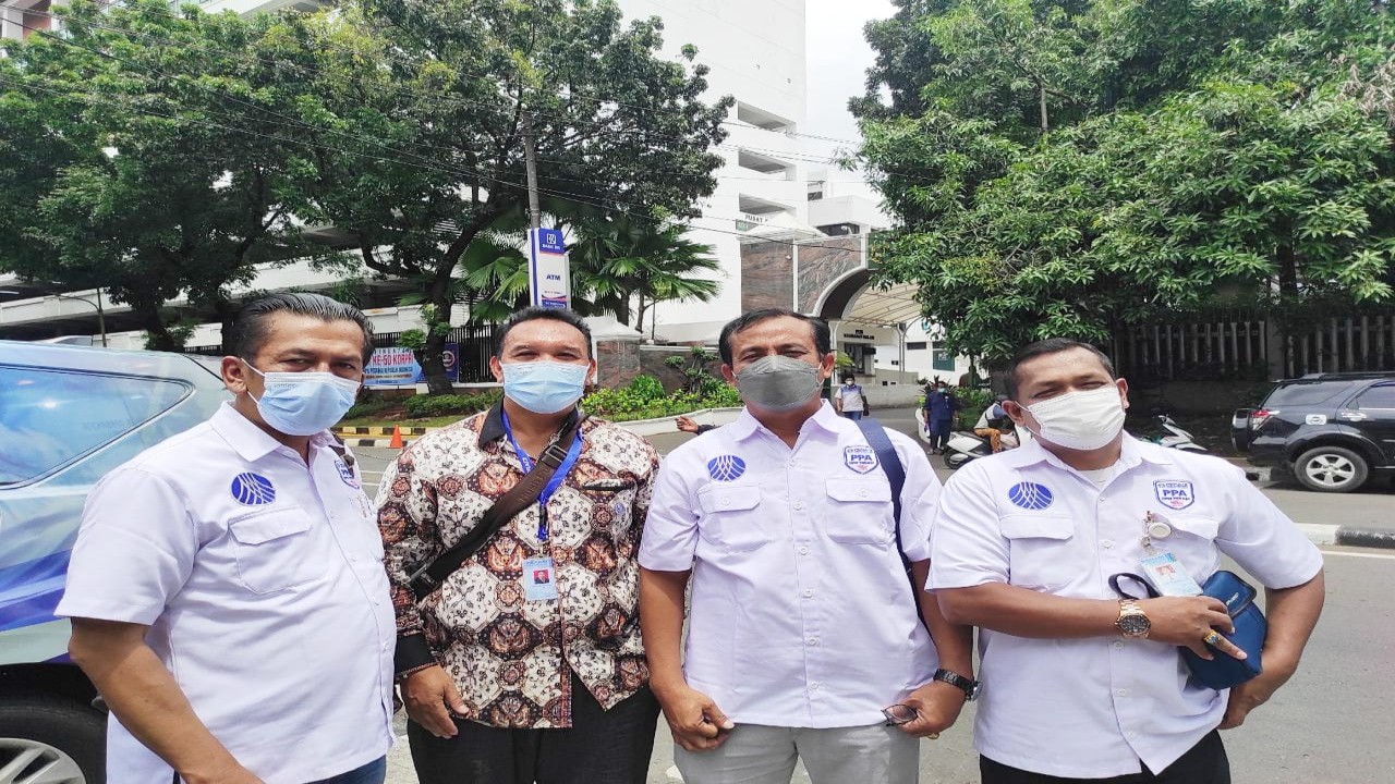 Tim DPN Peradi usai menyambangi kantor Kejagung RI.