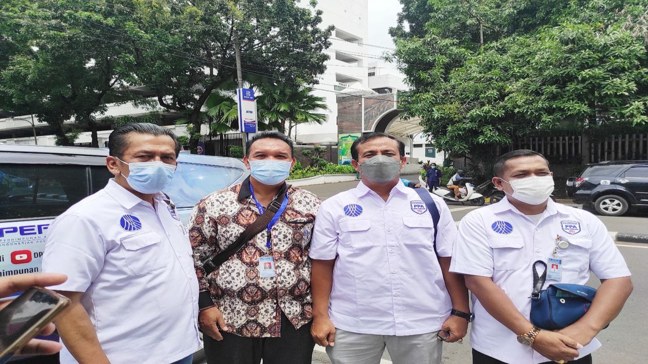 Tim DPN Peradi usai menyambangi kantor Kejagung RI.
