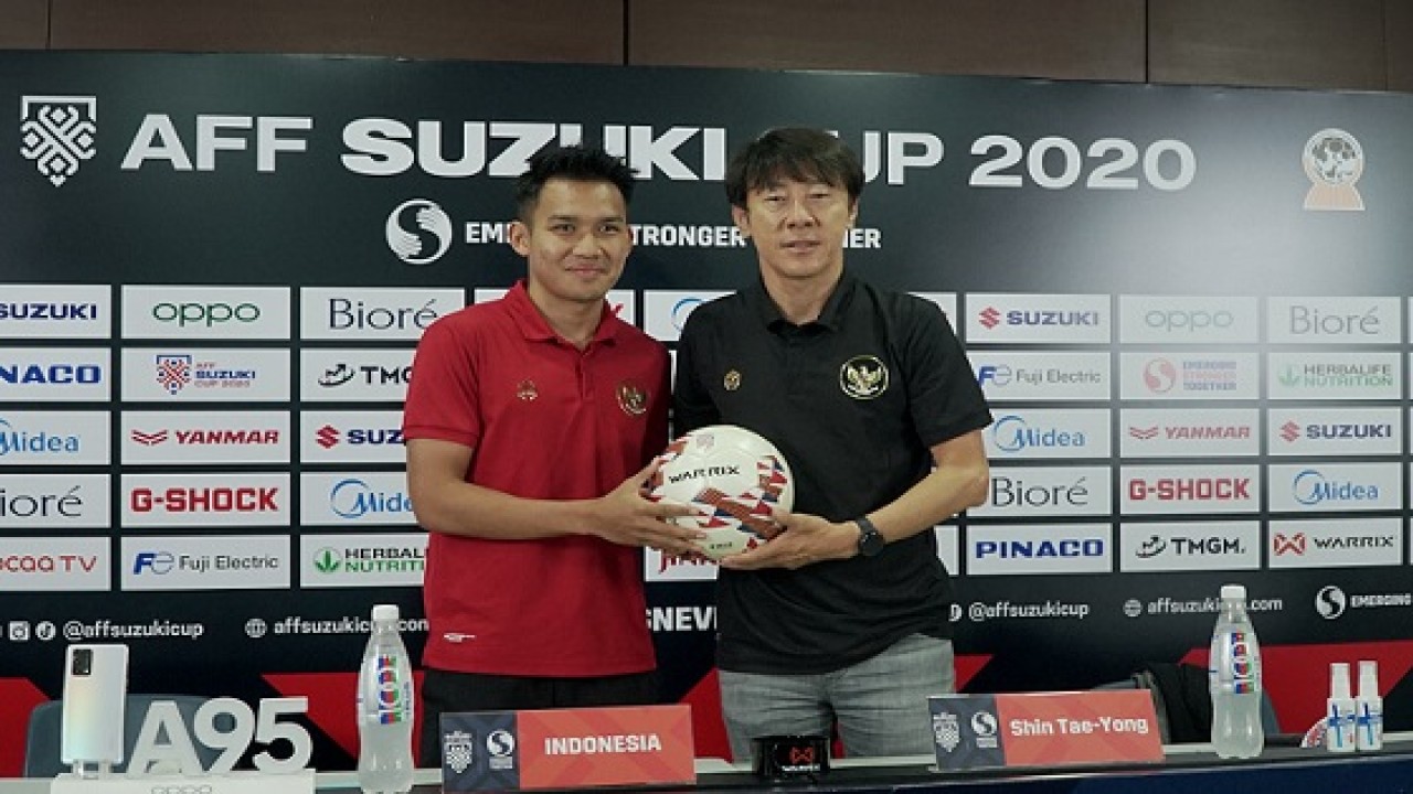 Witan Sulaeman bersama pelatih Shin Tae-yong