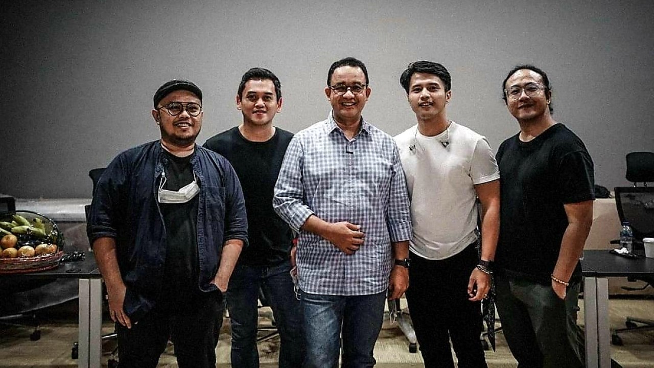 Anies saat berfoto bareng dengan band Nidji. (Instagram)