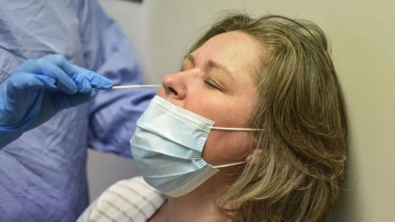 Tes Covid-19 dengan swab antigen di tenggorokan tidak disarankan FDA. (Istimewa)