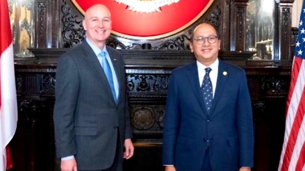 Dubes Rosan bersama Gubernur Nebraska Pete Ricketts. (Instagram)