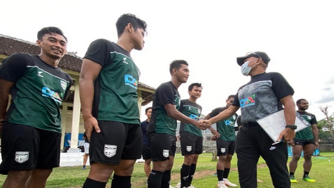 Fakhri Husaini bersama skuad Borneo FC