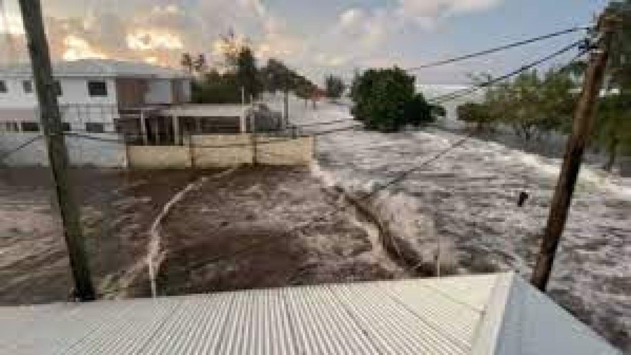 Gelombang tsunami menghantam wilayah pesisir Tonga sebauah negara di kawasan Pasifik