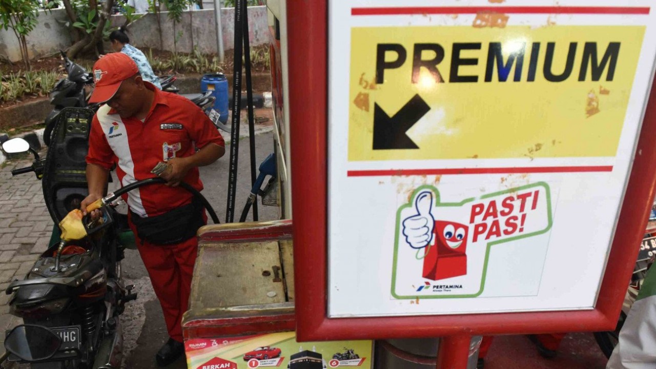 Ilustrasi pengisian BBM jenis Premium di SPBU/ist