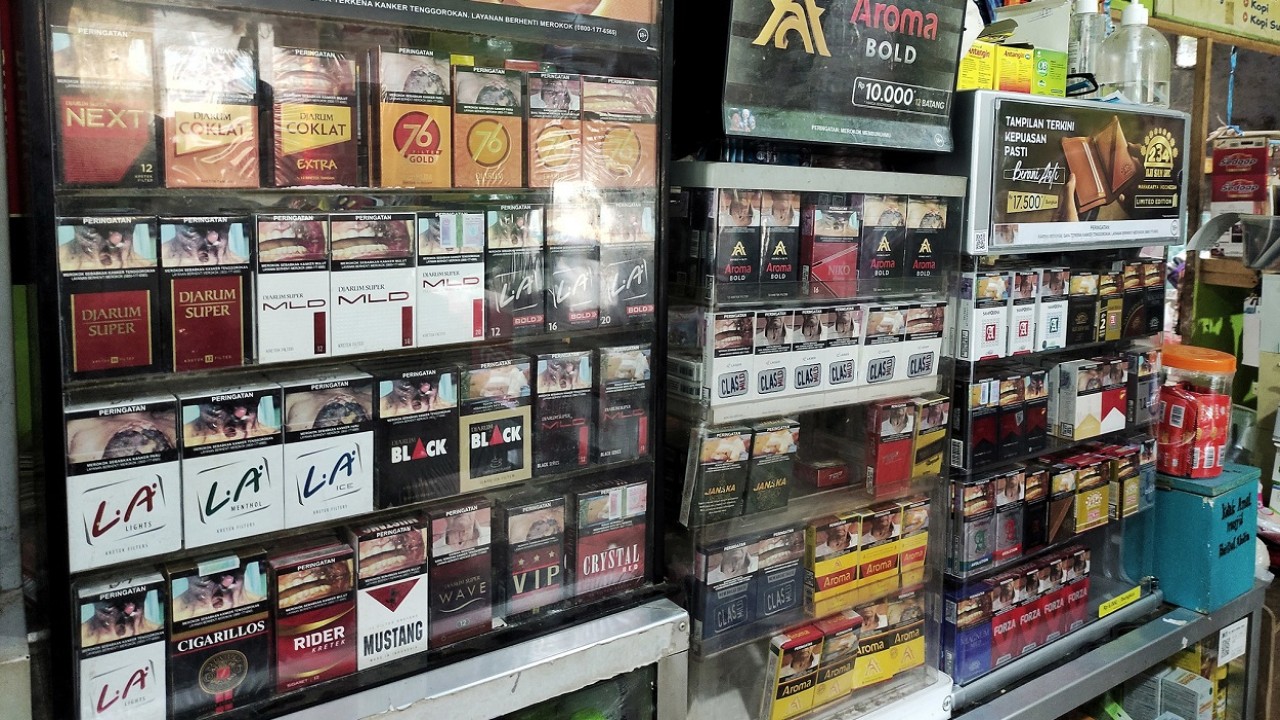 Ilustrasi roko di dalam etalase mini market/ist