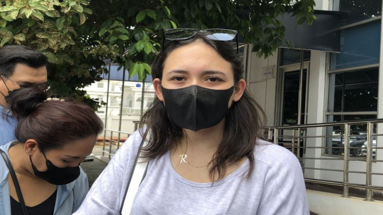 Kakak Laura Anna, Greta Irene / Foto: Kompas