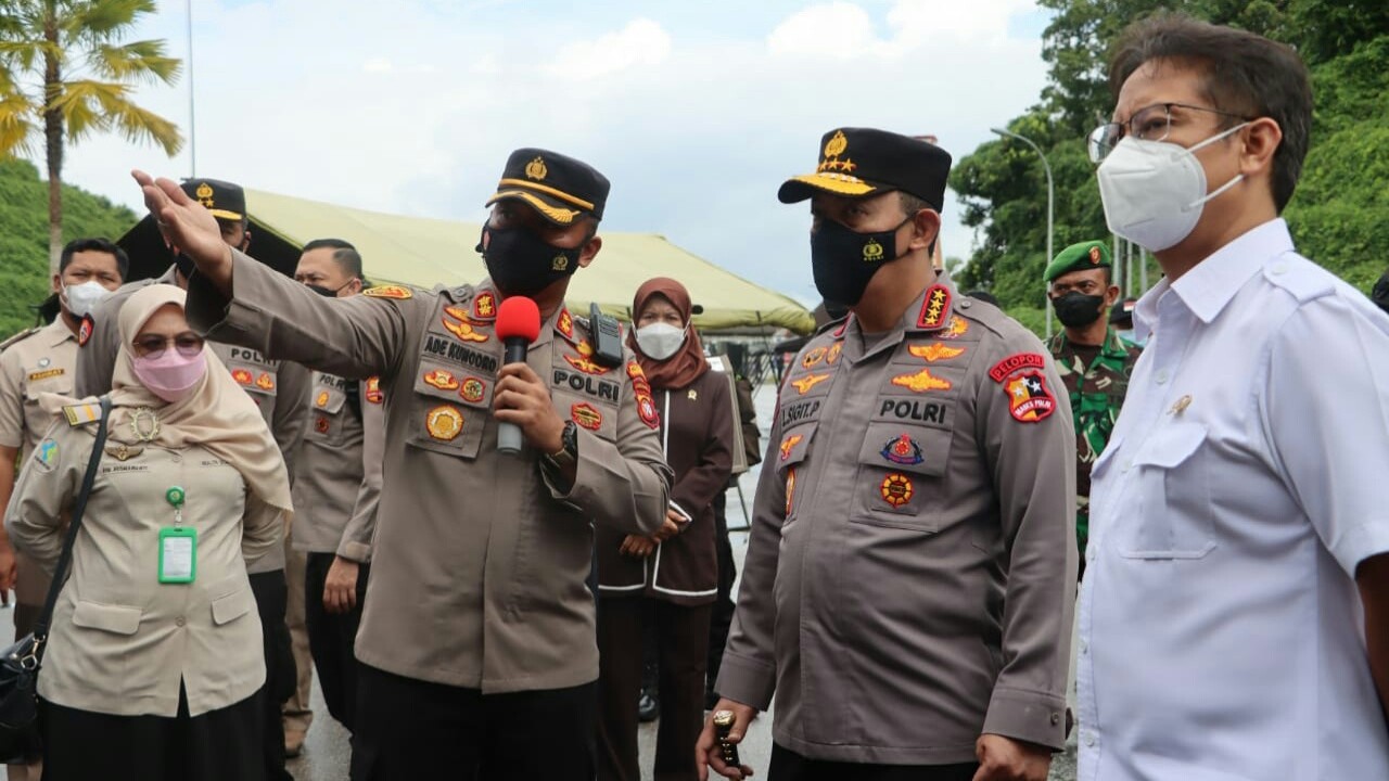 Kapolri bersama Menkes.