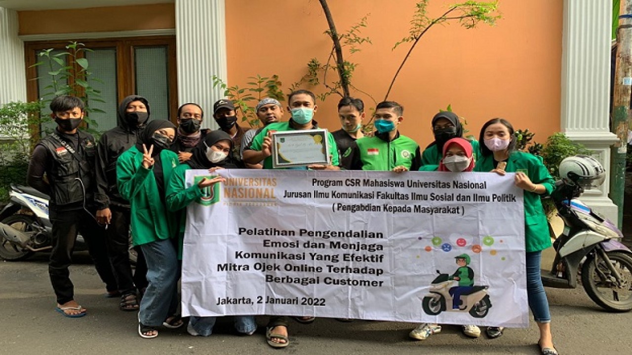 Mahasiswa Prodi Ilmu Komunikasi Universitas Nasional (Unas) bersama Ojek Online