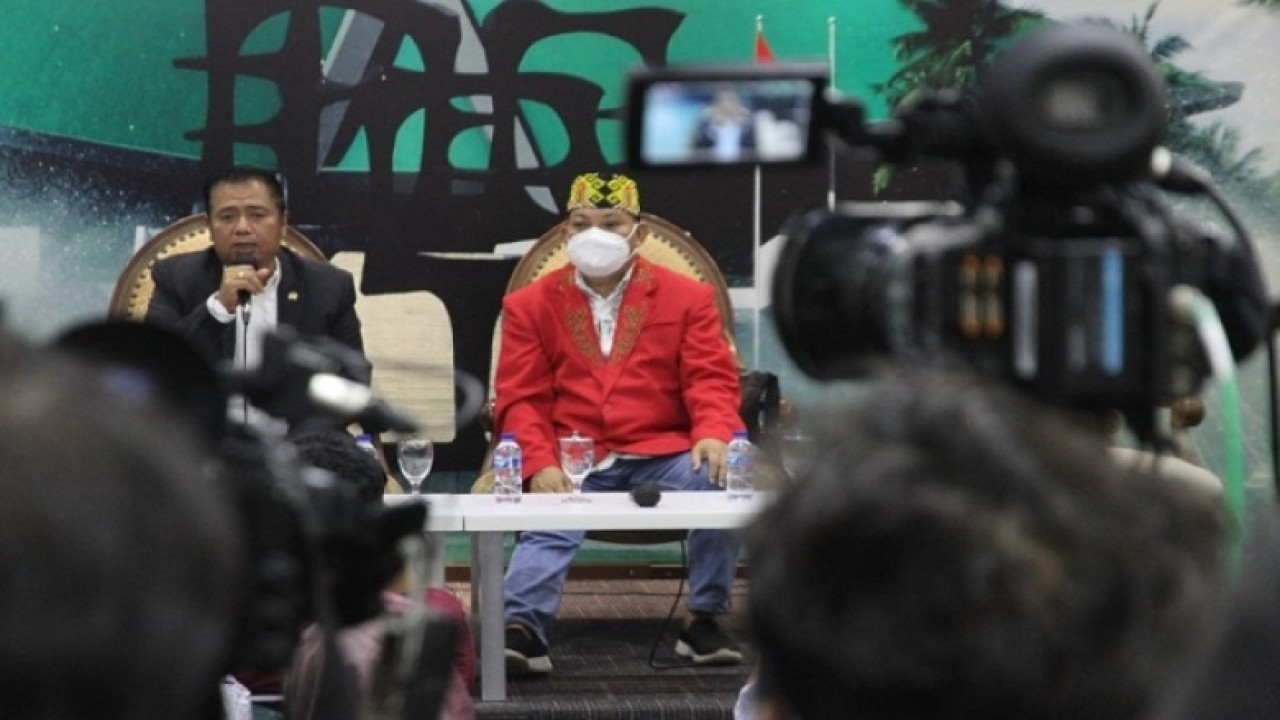 Masyarakat Adat Dayak Nasional mendesak kepolisian segera menangkap Edy Mulyadi/ist