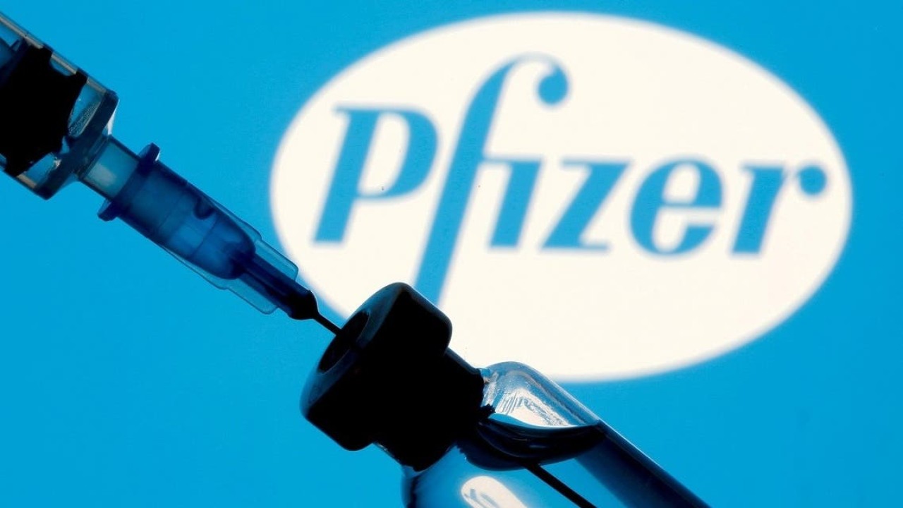 Ilustrasi vaksin Covid-19 Pfizer. (Reuters)