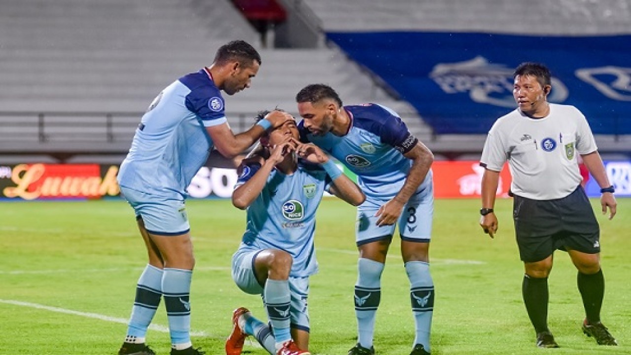 Selebrasi skuad Persela