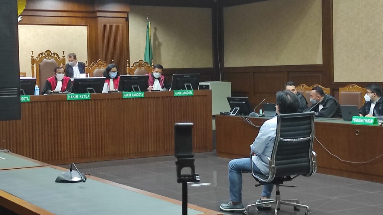 Sidang vonis Heru Hidayat.