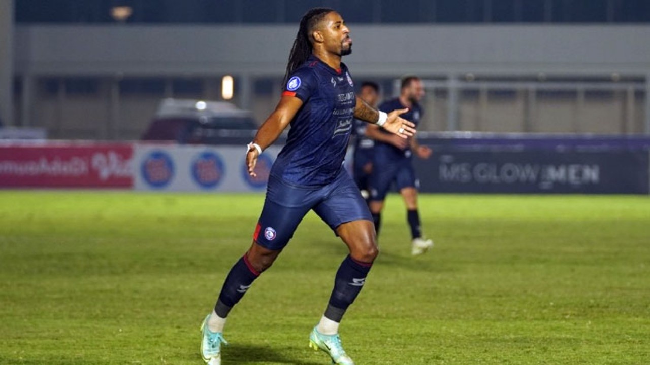 Striker Arema FC, Carlos Fortes