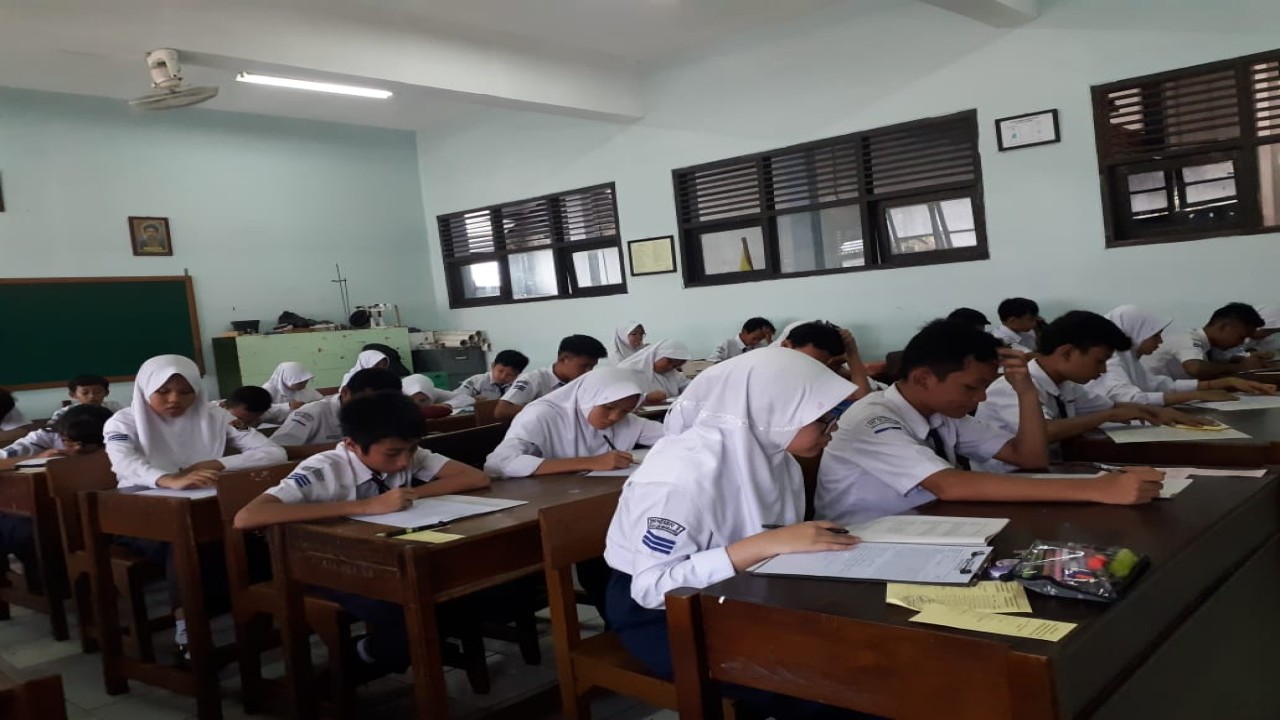 Suasana belajar di ruang kelas SMP/ist