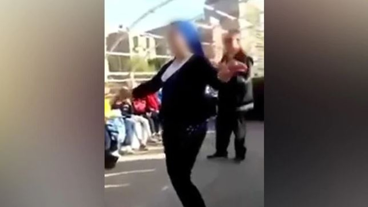 Aya Youssef dipecat sebagai guru setelah tari perut beredar di media sosial. (NDTV)