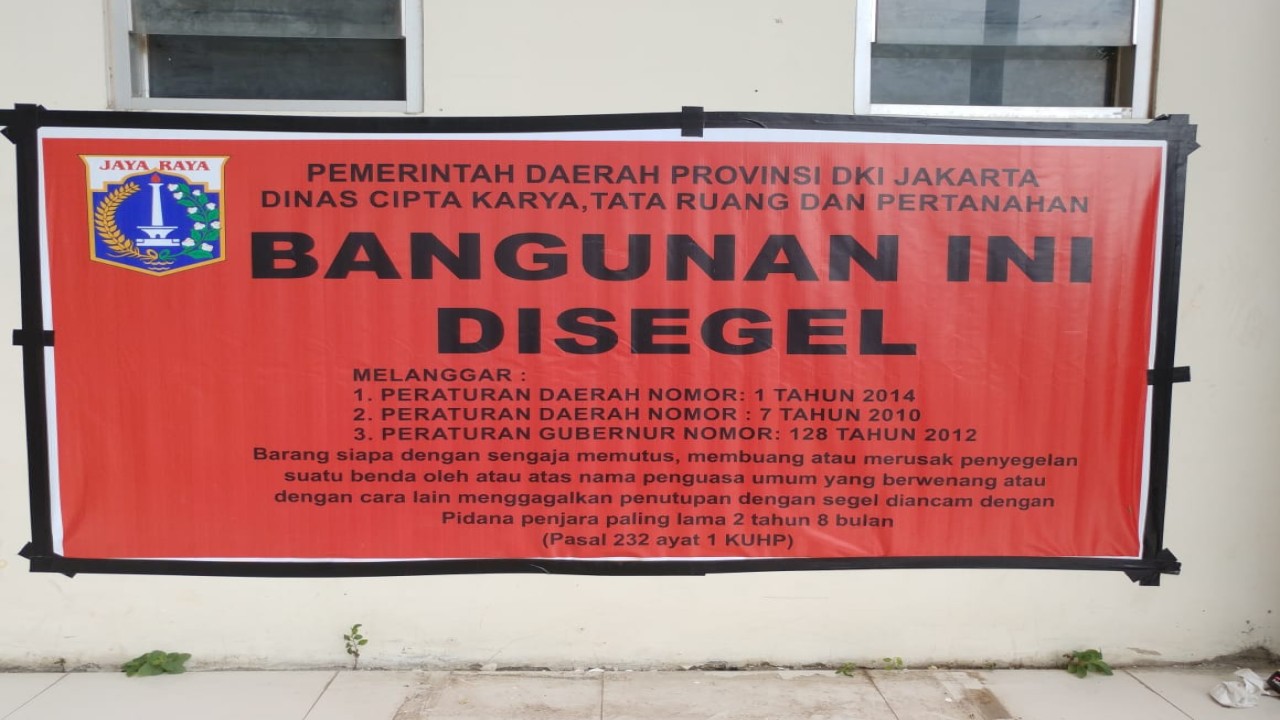 Apartemen yang disegel pemda DKI.
