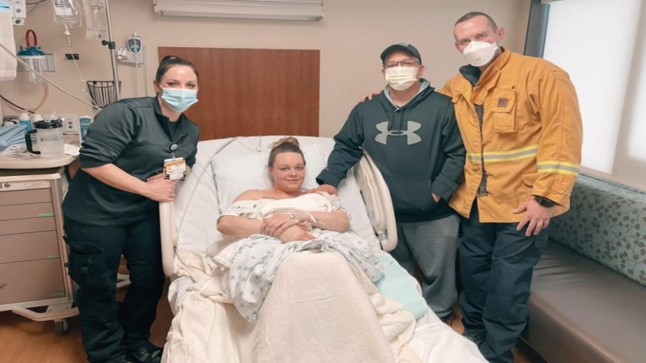 Bayi lahir di tengah badai salju di Missouri, AS. (Distrik Perlindungan Kebakaran Boone County/Facebook/UPI)